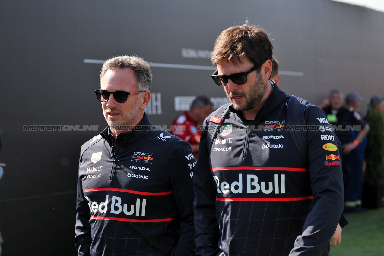 GP CANADA, Christian Horner (GBR) Red Bull Racing Team Principal (Left).

15.06.2025. Formula 1 World Championship, Rd 10, Canadian Grand Prix, Montreal, Canada, Gara Day.

 - www.xpbimages.com, EMail: requests@xpbimages.com © Copyright: Rew / XPB Images