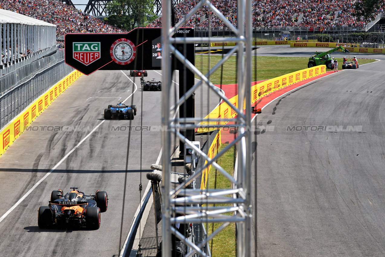 GP CANADA, Oscar Piastri (AUS) McLaren MCL39 leaves the pits.

15.06.2025. Formula 1 World Championship, Rd 10, Canadian Grand Prix, Montreal, Canada, Gara Day.

- www.xpbimages.com, EMail: requests@xpbimages.com © Copyright: Batchelor / XPB Images
