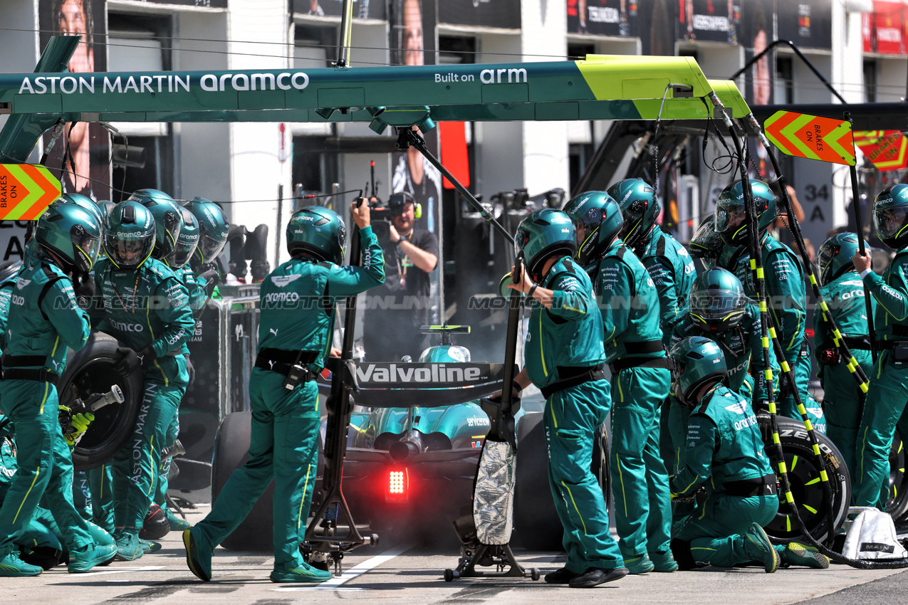 GP CANADA, Fernando Alonso (ESP) Aston Martin F1 Team AMR25 makes a pit stop.

15.06.2025. Formula 1 World Championship, Rd 10, Canadian Grand Prix, Montreal, Canada, Gara Day.

- www.xpbimages.com, EMail: requests@xpbimages.com © Copyright: Batchelor / XPB Images