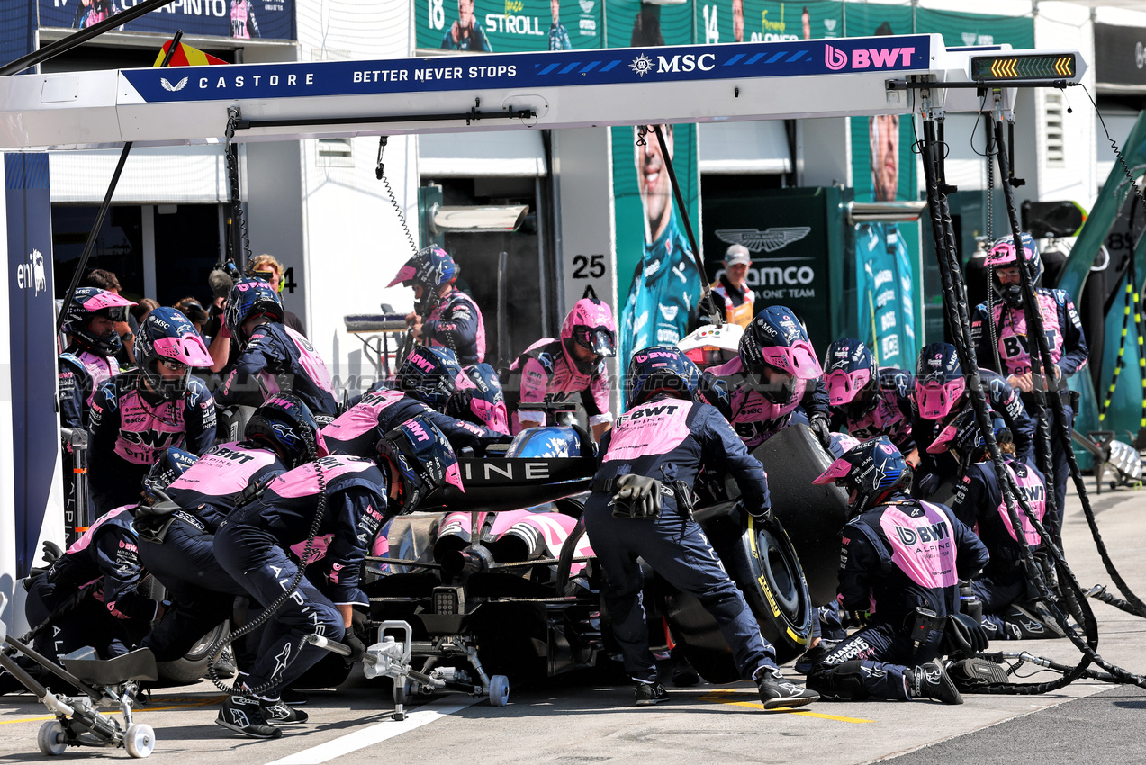 GP CANADA, Pierre Gasly (FRA) Alpine F1 Team A525 makes a pit stop.

15.06.2025. Formula 1 World Championship, Rd 10, Canadian Grand Prix, Montreal, Canada, Gara Day.

- www.xpbimages.com, EMail: requests@xpbimages.com © Copyright: Batchelor / XPB Images
