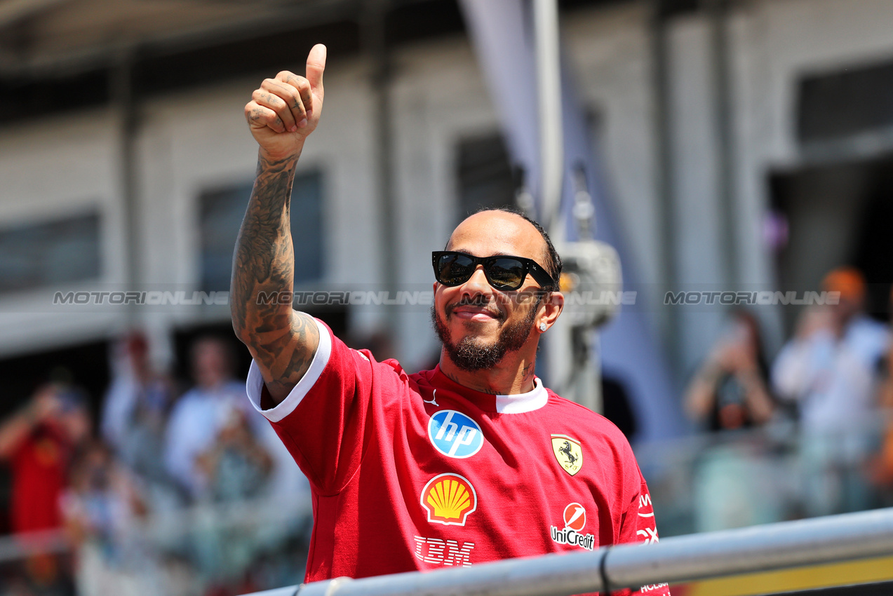 GP CANADA, Lewis Hamilton (GBR) Ferrari on the drivers' parade.

15.06.2025. Formula 1 World Championship, Rd 10, Canadian Grand Prix, Montreal, Canada, Gara Day.

- www.xpbimages.com, EMail: requests@xpbimages.com © Copyright: Charniaux / XPB Images
