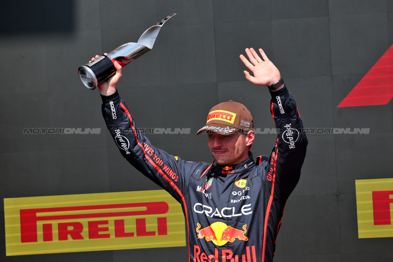 GP CANADA, Max Verstappen (NLD) Red Bull Racing celebrates his second position on the podium.

15.06.2025. Formula 1 World Championship, Rd 10, Canadian Grand Prix, Montreal, Canada, Gara Day.

- www.xpbimages.com, EMail: requests@xpbimages.com © Copyright: Batchelor / XPB Images