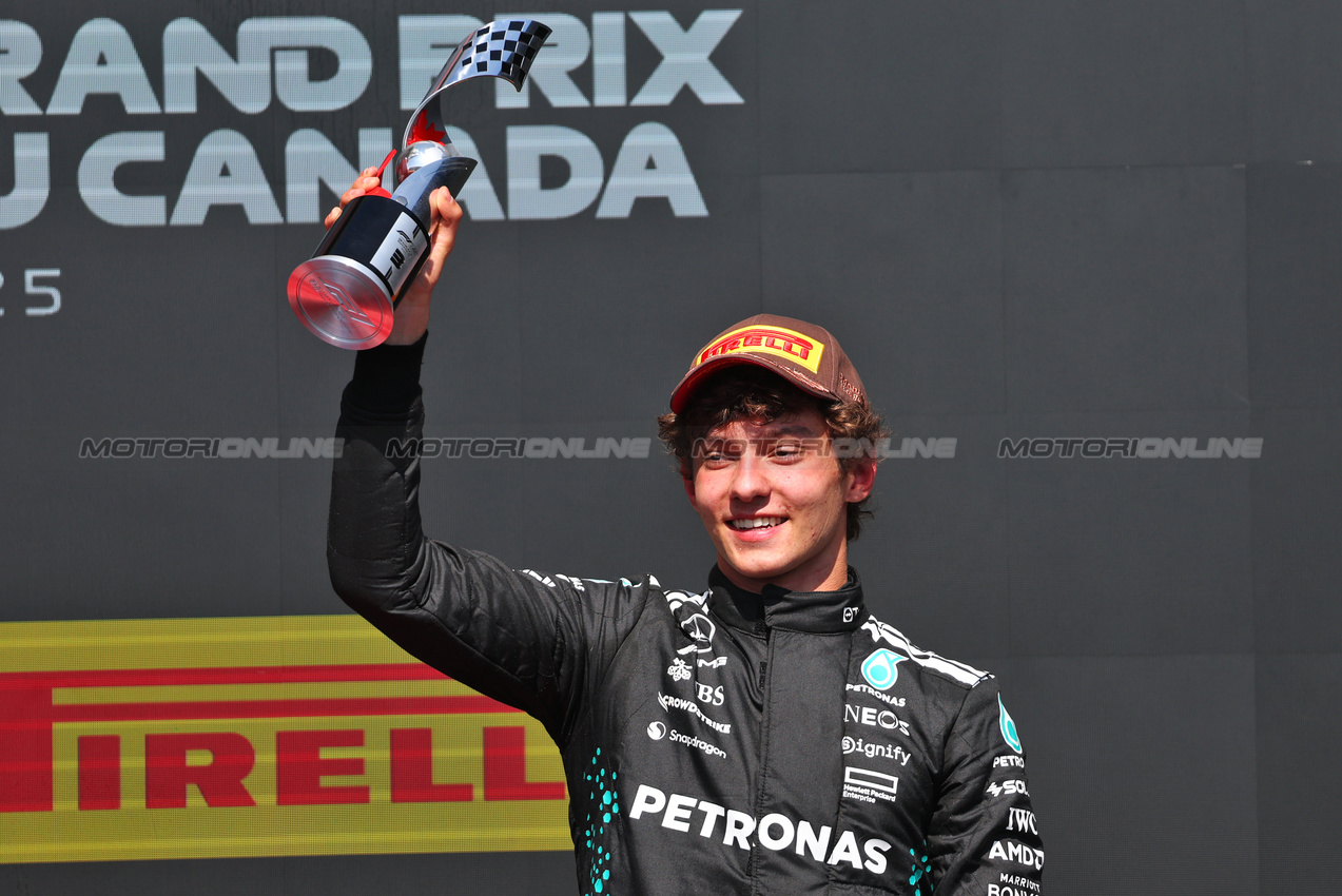 GP CANADA, Andrea Kimi Antonelli (ITA) Mercedes AMG F1 celebrates his third position on the podium.

15.06.2025. Formula 1 World Championship, Rd 10, Canadian Grand Prix, Montreal, Canada, Gara Day.

- www.xpbimages.com, EMail: requests@xpbimages.com © Copyright: Batchelor / XPB Images