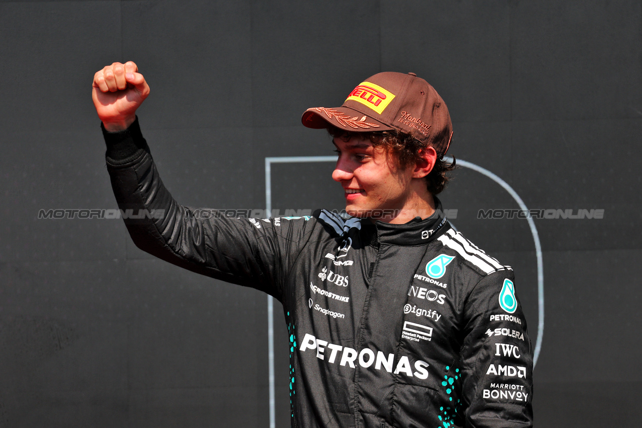 GP CANADA, Andrea Kimi Antonelli (ITA) Mercedes AMG F1 celebrates his third position on the podium.

15.06.2025. Formula 1 World Championship, Rd 10, Canadian Grand Prix, Montreal, Canada, Gara Day.

- www.xpbimages.com, EMail: requests@xpbimages.com © Copyright: Batchelor / XPB Images