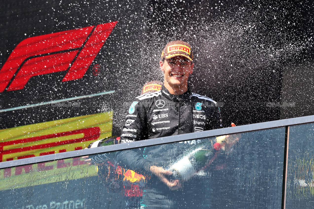 GP CANADA, Gara winner George Russell (GBR) Mercedes AMG F1 celebrates on the podium with second placed Max Verstappen (NLD) Red Bull Racing.

15.06.2025. Formula 1 World Championship, Rd 10, Canadian Grand Prix, Montreal, Canada, Gara Day.

- www.xpbimages.com, EMail: requests@xpbimages.com © Copyright: Bearne / XPB Images