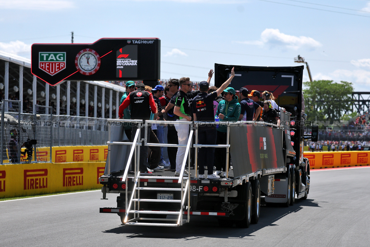 GP CANADA, Drivers' parade.

15.06.2025. Formula 1 World Championship, Rd 10, Canadian Grand Prix, Montreal, Canada, Gara Day.

- www.xpbimages.com, EMail: requests@xpbimages.com © Copyright: Charniaux / XPB Images