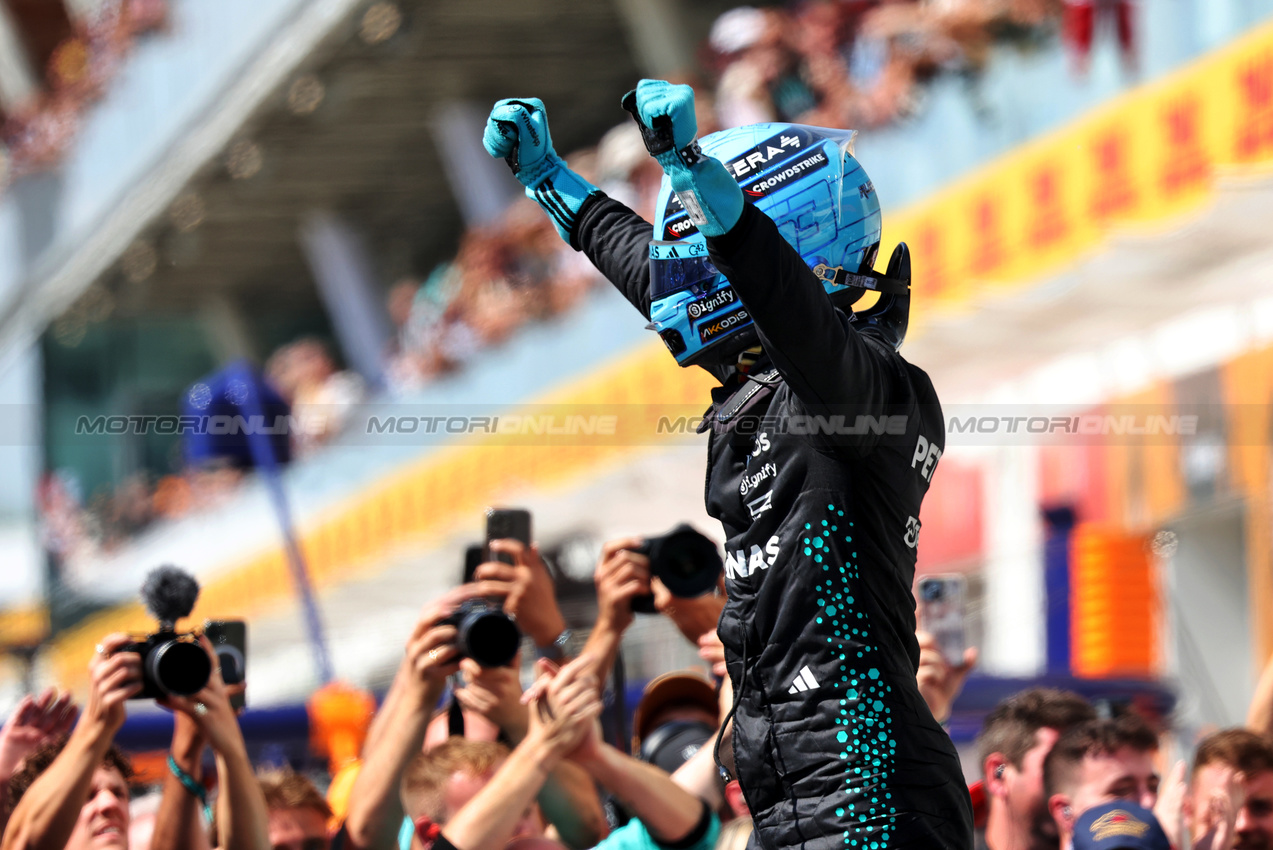 GP CANADA, Gara winner George Russell (GBR) Mercedes AMG F1 celebrates in parc ferme.

15.06.2025. Formula 1 World Championship, Rd 10, Canadian Grand Prix, Montreal, Canada, Gara Day.

- www.xpbimages.com, EMail: requests@xpbimages.com © Copyright: Bearne / XPB Images