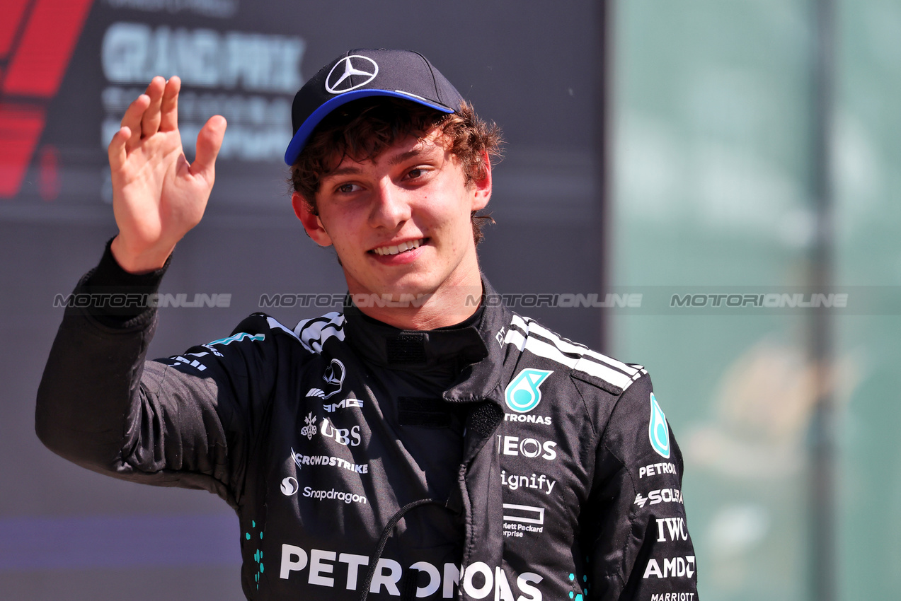 GP CANADA, Third placed Andrea Kimi Antonelli (ITA) Mercedes AMG F1 in parc ferme.

15.06.2025. Formula 1 World Championship, Rd 10, Canadian Grand Prix, Montreal, Canada, Gara Day.

 - www.xpbimages.com, EMail: requests@xpbimages.com © Copyright: Rew / XPB Images