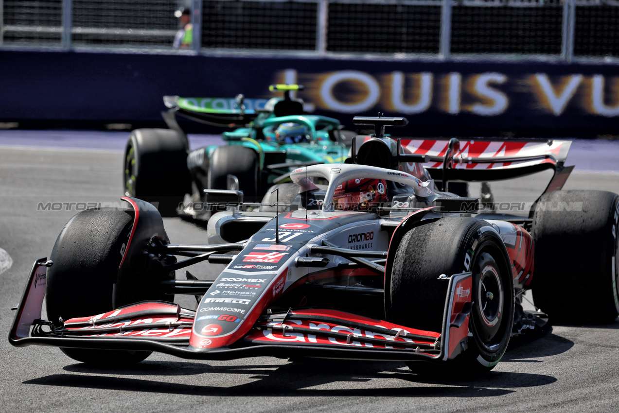 GP CANADA, Esteban Ocon (FRA) Haas VF-25.

15.06.2025. Formula 1 World Championship, Rd 10, Canadian Grand Prix, Montreal, Canada, Gara Day.

 - www.xpbimages.com, EMail: requests@xpbimages.com © Copyright: Rew / XPB Images