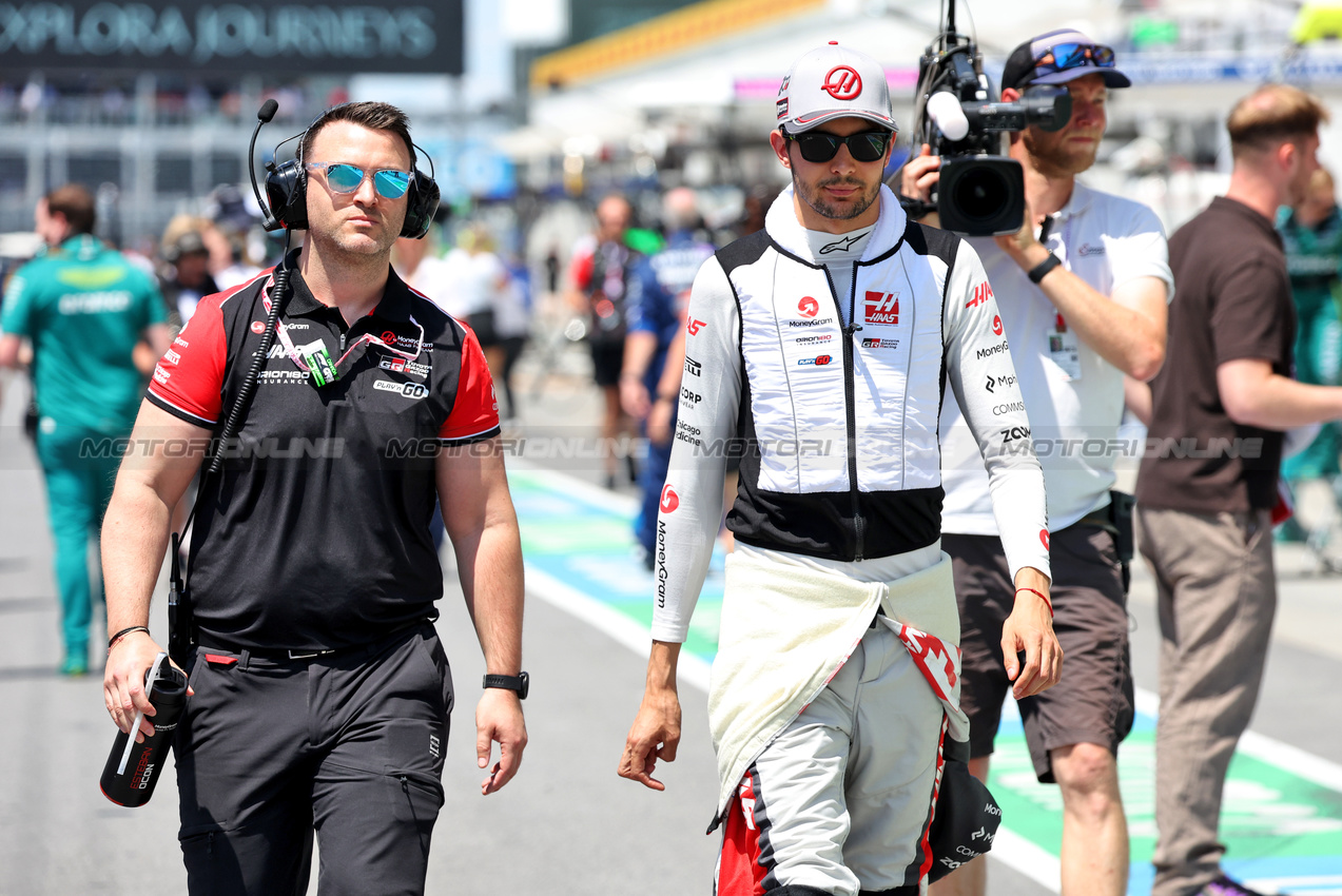 GP CANADA, Esteban Ocon (FRA) Haas F1 Team on the grid.

15.06.2025. Formula 1 World Championship, Rd 10, Canadian Grand Prix, Montreal, Canada, Gara Day.

- www.xpbimages.com, EMail: requests@xpbimages.com © Copyright: Bearne / XPB Images