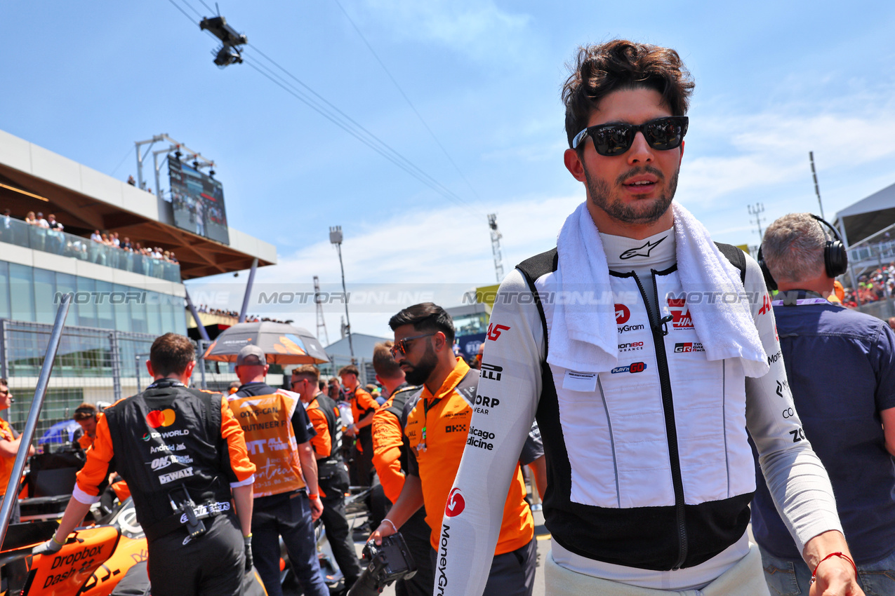 GP CANADA, Esteban Ocon (FRA) Haas F1 Team on the grid.

15.06.2025. Formula 1 World Championship, Rd 10, Canadian Grand Prix, Montreal, Canada, Gara Day.

- www.xpbimages.com, EMail: requests@xpbimages.com © Copyright: Batchelor / XPB Images