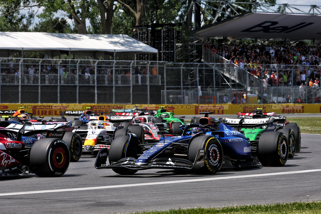 GP CANADA, Alexander Albon (THA) Atlassian Williams Racing FW47 at the partenza of the race.

15.06.2025. Formula 1 World Championship, Rd 10, Canadian Grand Prix, Montreal, Canada, Gara Day.

- www.xpbimages.com, EMail: requests@xpbimages.com © Copyright: Batchelor / XPB Images