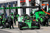 GP CANADA, Gabriel Bortoleto (BRA) Sauber C45 makes a pit stop.

15.06.2025. Formula 1 World Championship, Rd 10, Canadian Grand Prix, Montreal, Canada, Gara Day.

- www.xpbimages.com, EMail: requests@xpbimages.com © Copyright: Batchelor / XPB Images