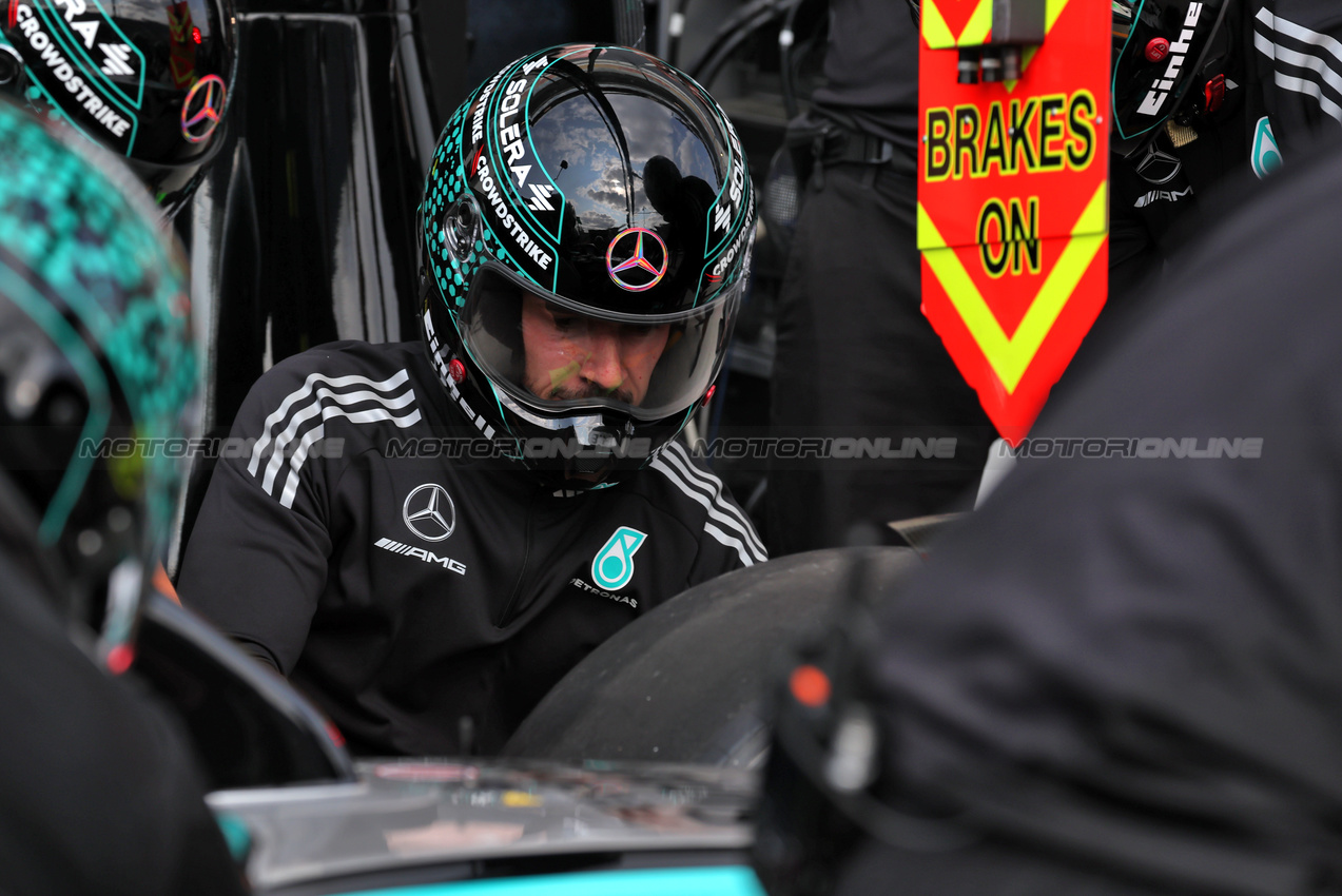 GP CANADA, Mercedes AMG F1 practices a pit stop.

12.06.2025. Formula 1 World Championship, Rd 10, Canadian Grand Prix, Montreal, Canada, Preparation Day.

 - www.xpbimages.com, EMail: requests@xpbimages.com © Copyright: Rew / XPB Images