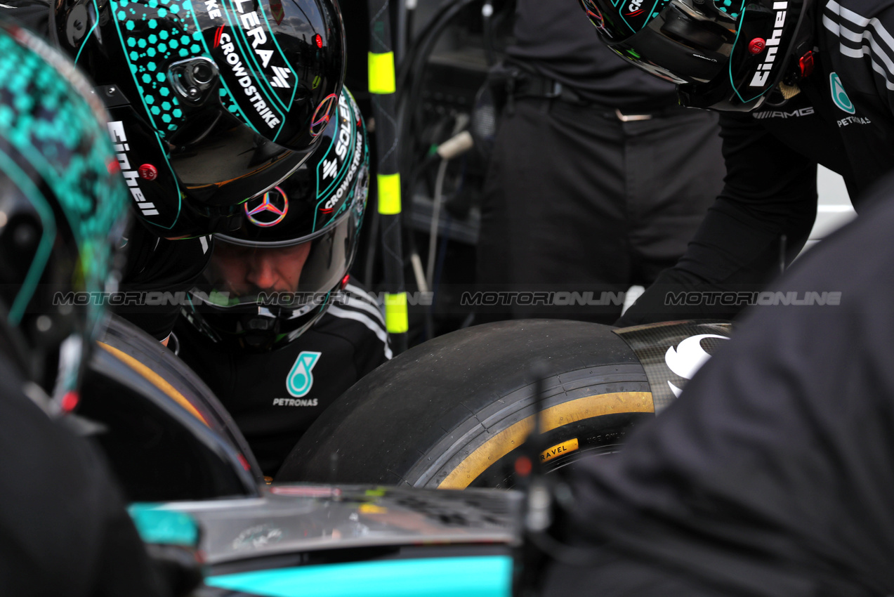 GP CANADA, Mercedes AMG F1 practices a pit stop.

12.06.2025. Formula 1 World Championship, Rd 10, Canadian Grand Prix, Montreal, Canada, Preparation Day.

 - www.xpbimages.com, EMail: requests@xpbimages.com © Copyright: Rew / XPB Images