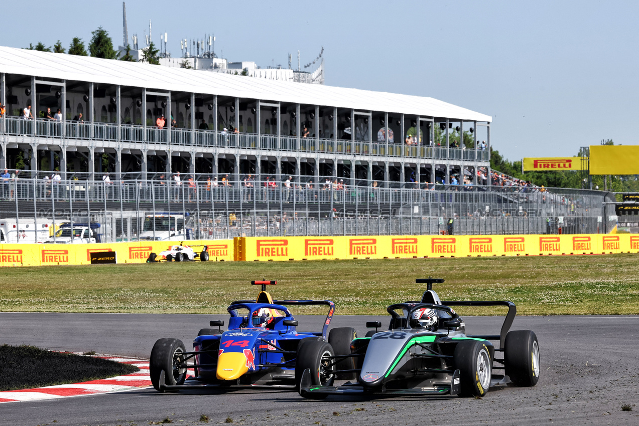 GP CANADA, Chloe Chambers (USA) Campos Racing e Doriane Pin (FRA) Prema Racing battle for the lead of the race.

14.06.2025. FIA Formula Academy, Rd 4, Gara 1, Montreal, Canada, Saturday.

- www.xpbimages.com, EMail: requests@xpbimages.com Copyright: XPB Images