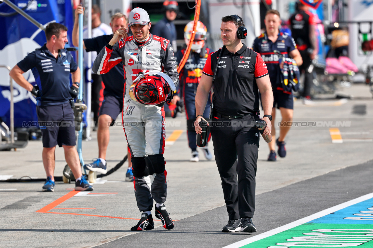 GP CANADA, Esteban Ocon (FRA) Haas F1 Team.

14.06.2025. Formula 1 World Championship, Rd 10, Canadian Grand Prix, Montreal, Canada, Qualifiche Day.

- www.xpbimages.com, EMail: requests@xpbimages.com © Copyright: Batchelor / XPB Images