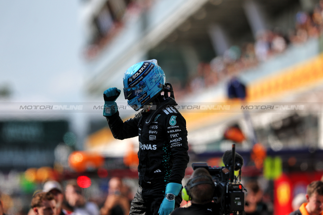GP CANADA, George Russell (GBR) Mercedes AMG F1 celebrates his pole position in qualifying parc ferme.

14.06.2025. Formula 1 World Championship, Rd 10, Canadian Grand Prix, Montreal, Canada, Qualifiche Day.

- www.xpbimages.com, EMail: requests@xpbimages.com © Copyright: Charniaux / XPB Images