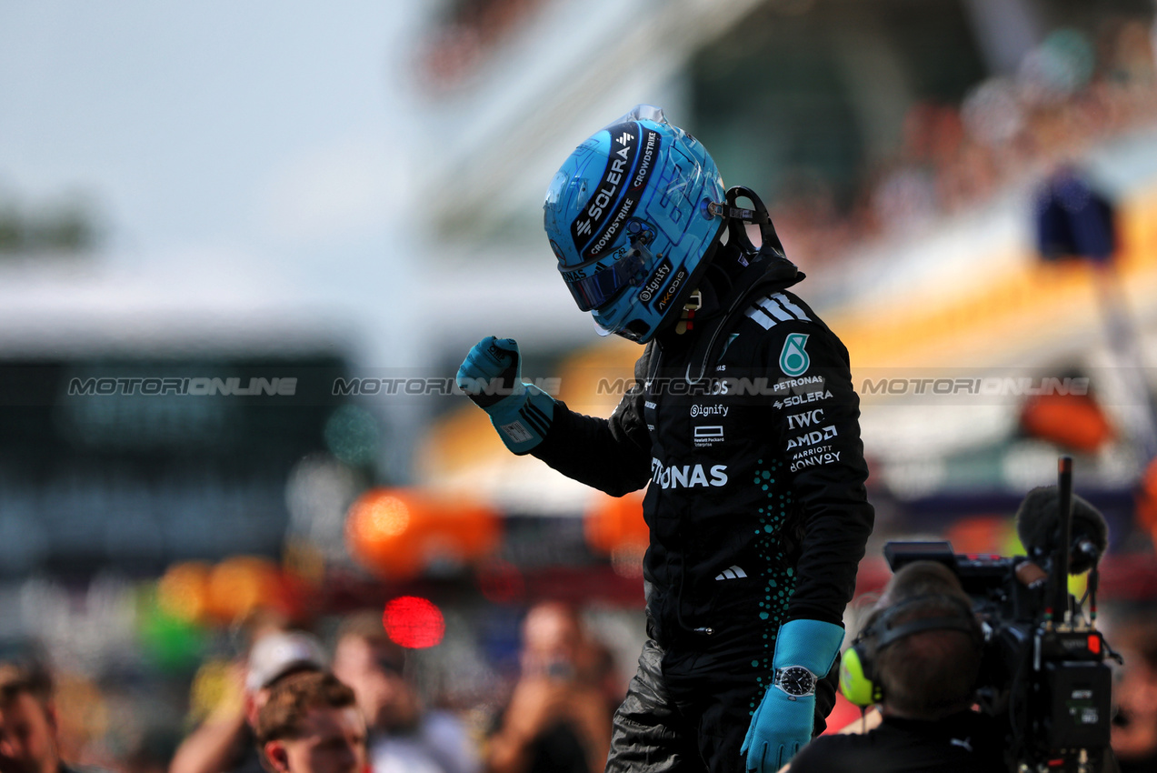 GP CANADA, George Russell (GBR) Mercedes AMG F1 celebrates his pole position in qualifying parc ferme.

14.06.2025. Formula 1 World Championship, Rd 10, Canadian Grand Prix, Montreal, Canada, Qualifiche Day.

- www.xpbimages.com, EMail: requests@xpbimages.com © Copyright: Charniaux / XPB Images