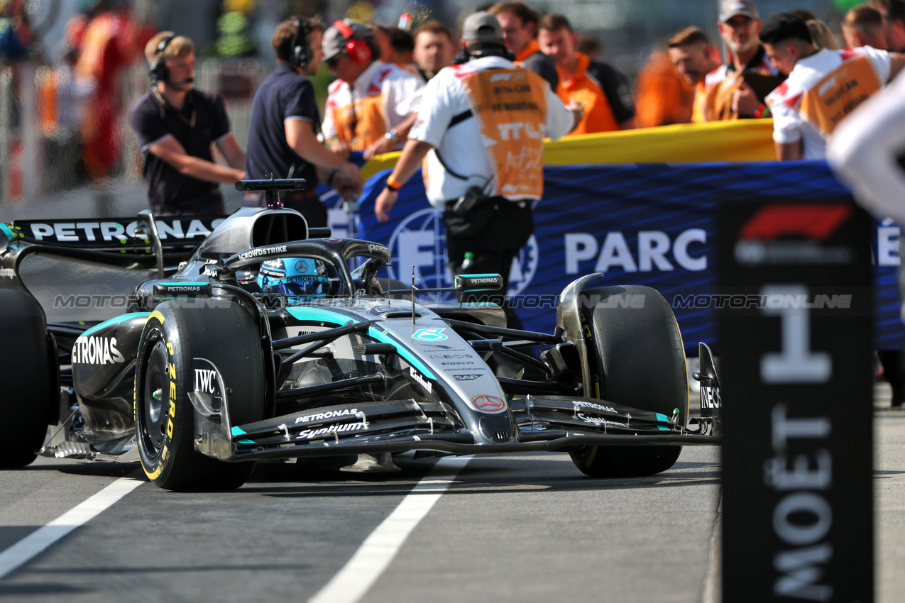 GP CANADA, Pole sitter George Russell (GBR) Mercedes AMG F1 W16 in parc ferme.

14.06.2025. Formula 1 World Championship, Rd 10, Canadian Grand Prix, Montreal, Canada, Qualifiche Day.

- www.xpbimages.com, EMail: requests@xpbimages.com © Copyright: Charniaux / XPB Images
