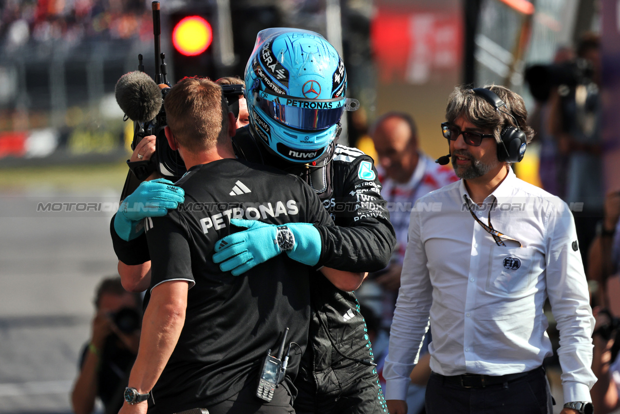 GP CANADA, George Russell (GBR) Mercedes AMG F1 celebrates his pole position in qualifying parc ferme.

14.06.2025. Formula 1 World Championship, Rd 10, Canadian Grand Prix, Montreal, Canada, Qualifiche Day.

- www.xpbimages.com, EMail: requests@xpbimages.com © Copyright: Bearne / XPB Images