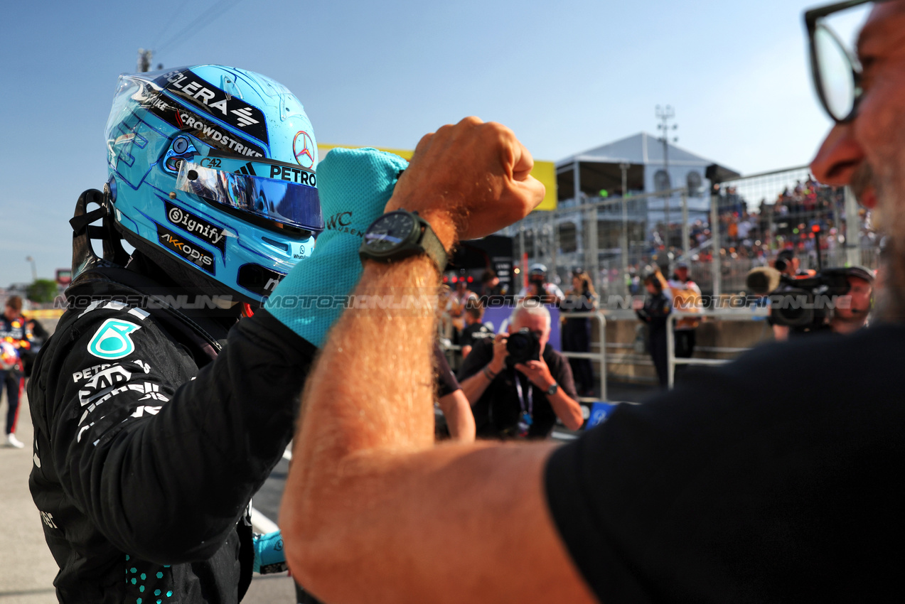 GP CANADA, George Russell (GBR) Mercedes AMG F1 celebrates his pole position in qualifying parc ferme.

14.06.2025. Formula 1 World Championship, Rd 10, Canadian Grand Prix, Montreal, Canada, Qualifiche Day.

- www.xpbimages.com, EMail: requests@xpbimages.com © Copyright: Bearne / XPB Images