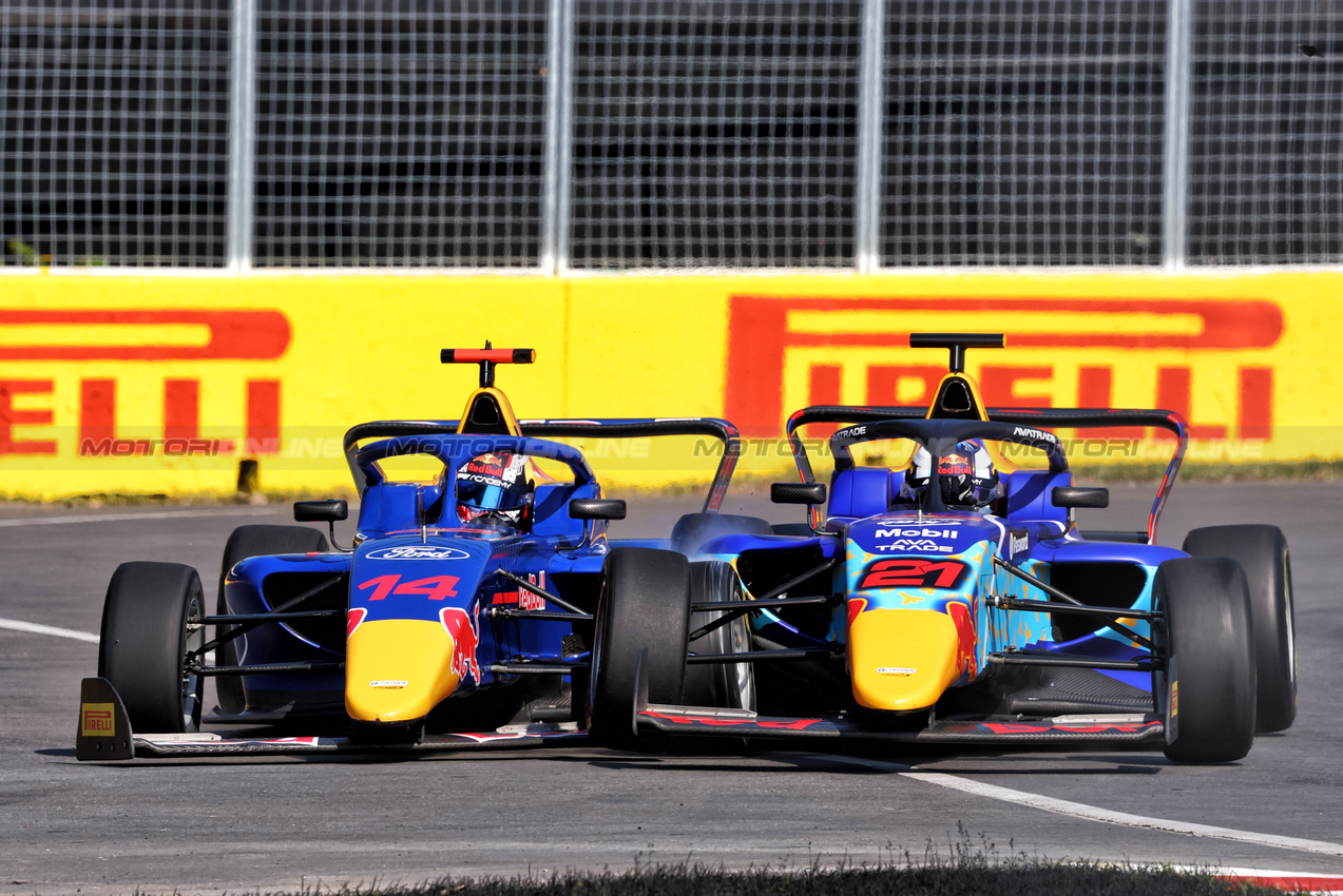 GP CANADA, Chloe Chambers (USA) Campos Racing e Alisha Palmowski (GBR) Campos Racing battle for the lead of the race e collide.

14.06.2025. FIA Formula Academy, Rd 4, Gara 1, Montreal, Canada, Saturday.

- www.xpbimages.com, EMail: requests@xpbimages.com Copyright: XPB Images