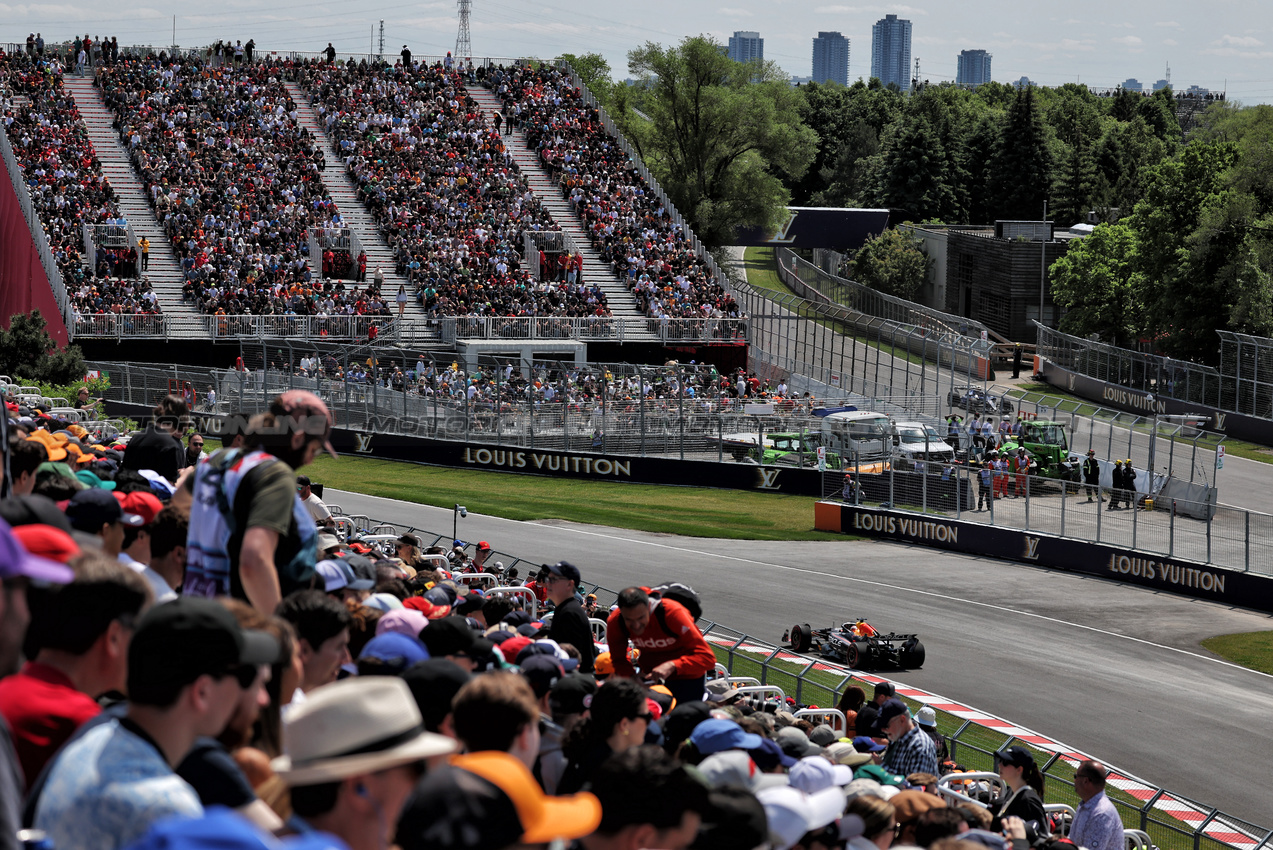 GP CANADA, Max Verstappen (NLD) Red Bull Racing RB21.

13.06.2025. Formula 1 World Championship, Rd 10, Canadian Grand Prix, Montreal, Canada, Practice Day.

 - www.xpbimages.com, EMail: requests@xpbimages.com © Copyright: Rew / XPB Images