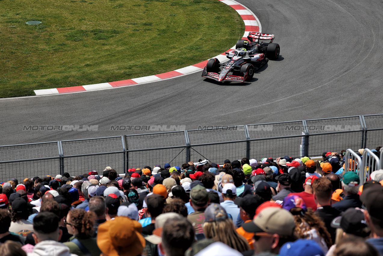 GP CANADA, Oliver Bearman (GBR) Haas VF-25.

13.06.2025. Formula 1 World Championship, Rd 10, Canadian Grand Prix, Montreal, Canada, Practice Day.

 - www.xpbimages.com, EMail: requests@xpbimages.com © Copyright: Rew / XPB Images