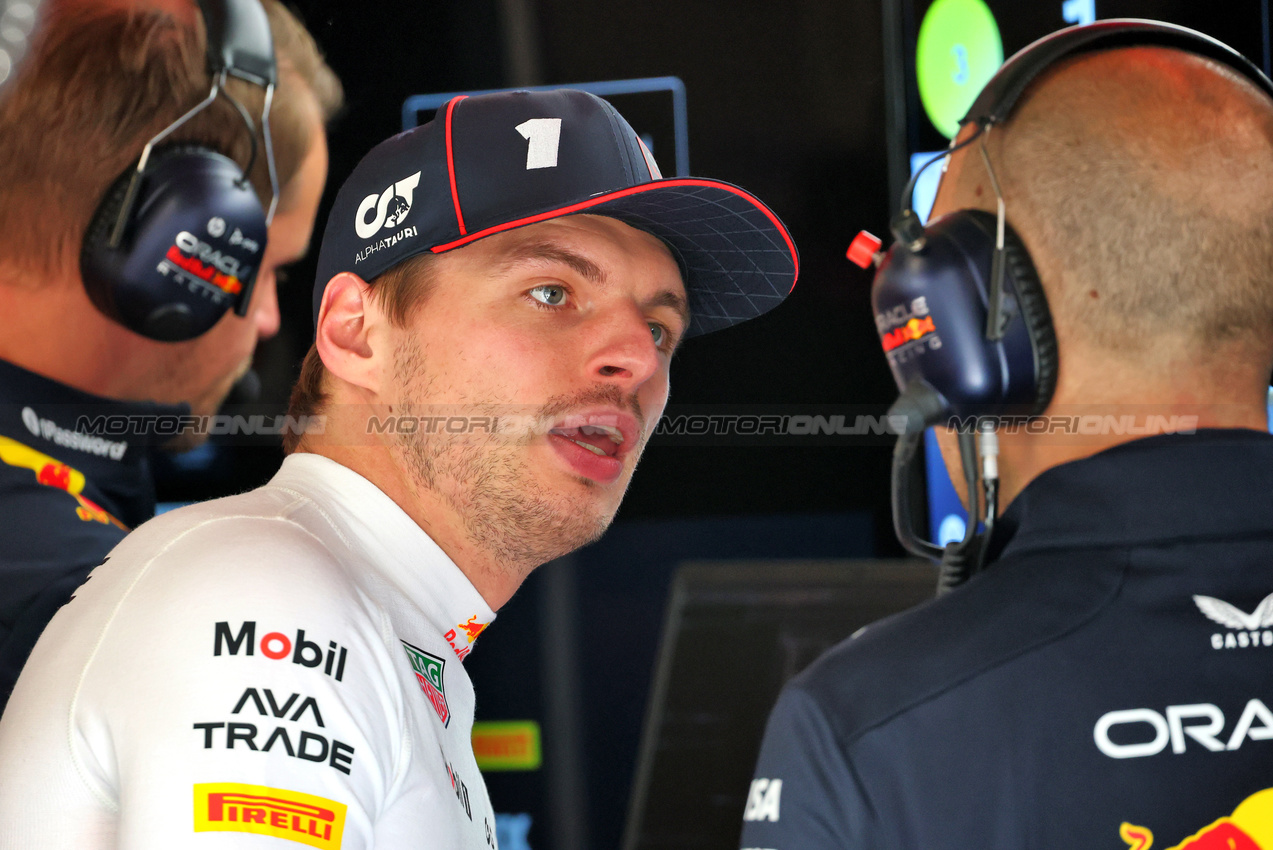 GP CANADA, (L to R): Max Verstappen (NLD) Red Bull Racing with Gianpiero Lambiase (ITA) Red Bull Racing Head of Racing.

13.06.2025. Formula 1 World Championship, Rd 10, Canadian Grand Prix, Montreal, Canada, Practice Day.

- www.xpbimages.com, EMail: requests@xpbimages.com © Copyright: Batchelor / XPB Images