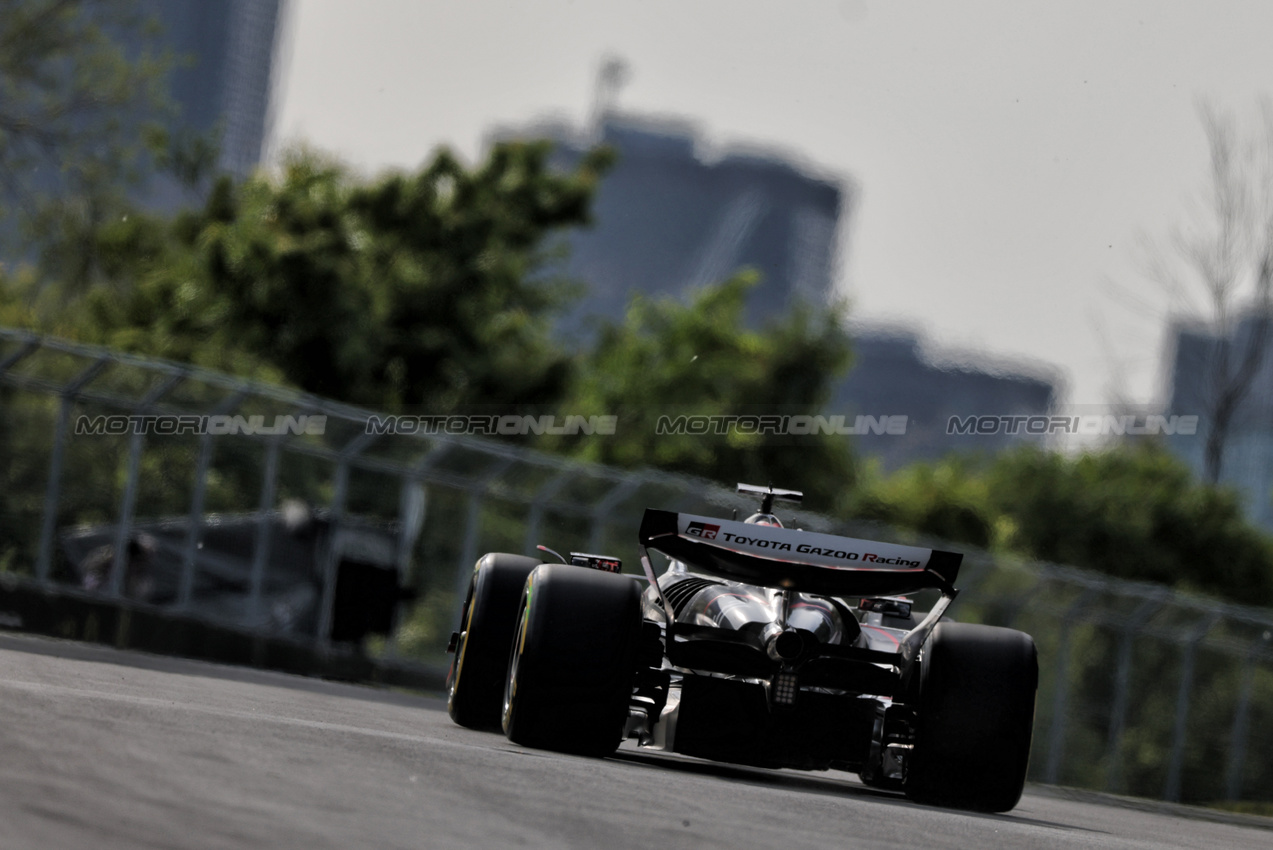 GP CANADA, Esteban Ocon (FRA) Haas VF-25.

13.06.2025. Formula 1 World Championship, Rd 10, Canadian Grand Prix, Montreal, Canada, Practice Day.

- www.xpbimages.com, EMail: requests@xpbimages.com © Copyright: Charniaux / XPB Images