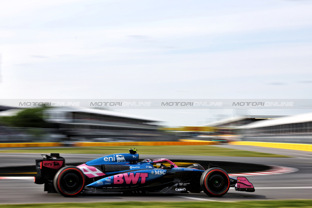 GP CANADA, Franco Colapinto (ARG) Alpine F1 Team A525 driving the wrong way around the circuit after he spun in the second practice session.

13.06.2025. Formula 1 World Championship, Rd 10, Canadian Grand Prix, Montreal, Canada, Practice Day.

- www.xpbimages.com, EMail: requests@xpbimages.com © Copyright: Charniaux / XPB Images
