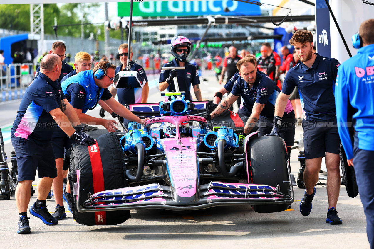 GP CANADA, Franco Colapinto (ARG) Alpine F1 Team A525 in the pits.

13.06.2025. Formula 1 World Championship, Rd 10, Canadian Grand Prix, Montreal, Canada, Practice Day.

- www.xpbimages.com, EMail: requests@xpbimages.com © Copyright: Batchelor / XPB Images