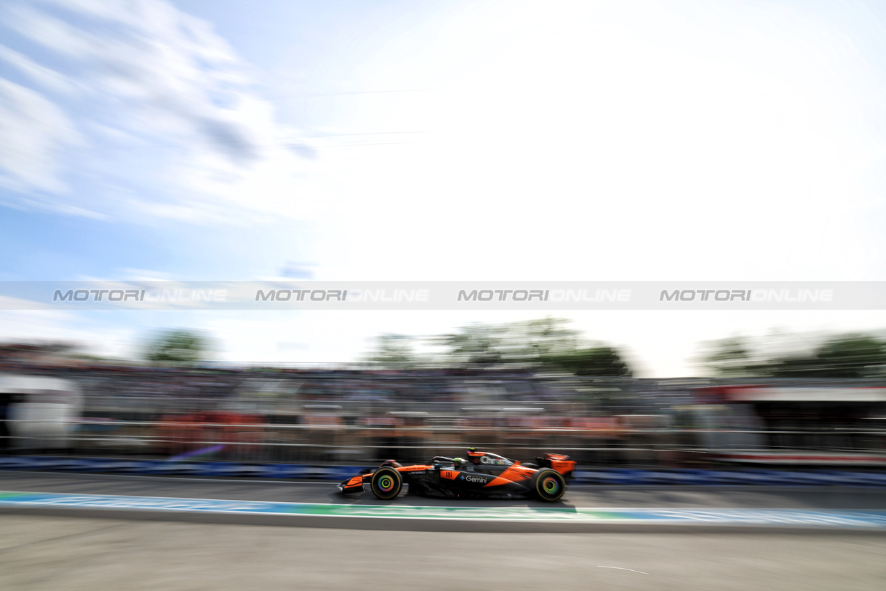 GP CANADA, Lando Norris (GBR) McLaren MCL39 in the pits.

13.06.2025. Formula 1 World Championship, Rd 10, Canadian Grand Prix, Montreal, Canada, Practice Day.

 - www.xpbimages.com, EMail: requests@xpbimages.com © Copyright: Rew / XPB Images