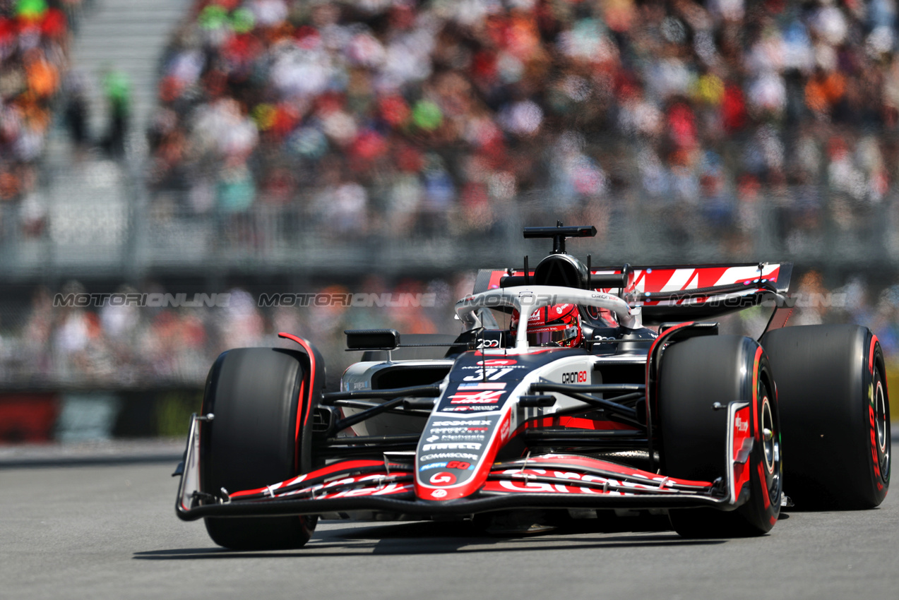 GP CANADA, Esteban Ocon (FRA) Haas VF-25.

13.06.2025. Formula 1 World Championship, Rd 10, Canadian Grand Prix, Montreal, Canada, Practice Day.

- www.xpbimages.com, EMail: requests@xpbimages.com © Copyright: Charniaux / XPB Images