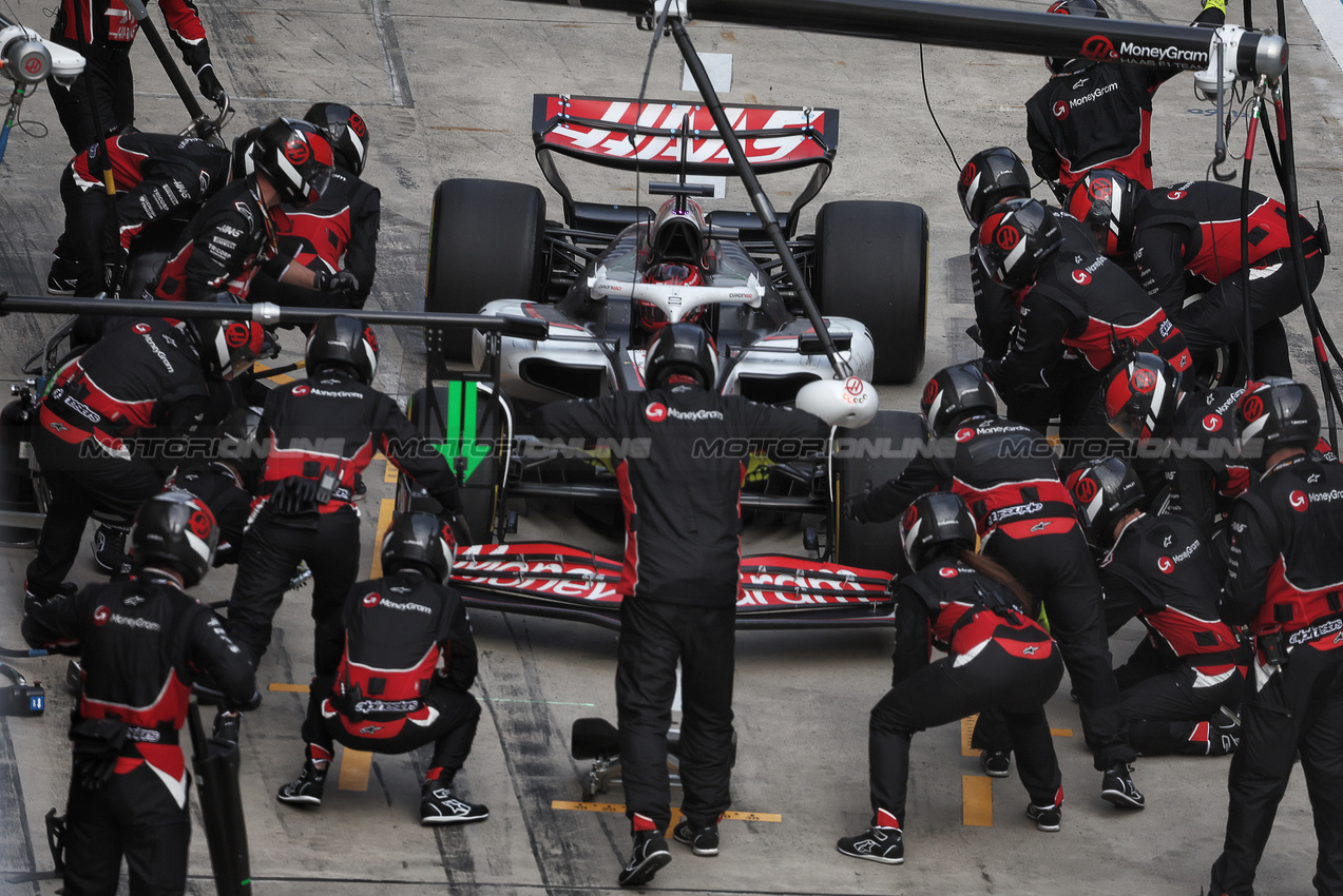 GP CINA, Esteban Ocon (FRA) Haas VF-25 makes a pit stop.

23.03.2025. Formula 1 World Championship, Rd 2, Chinese Grand Prix, Shanghai, China, Gara Day.

- www.xpbimages.com, EMail: requests@xpbimages.com © Copyright: Bearne / XPB Images