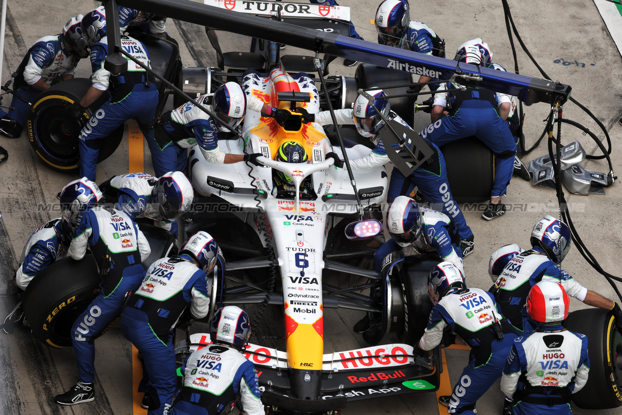 GP CINA, Isack Hadjar (FRA) Racing Bulls VCARB 02 makes a pit stop.

23.03.2025. Formula 1 World Championship, Rd 2, Chinese Grand Prix, Shanghai, China, Gara Day.

- www.xpbimages.com, EMail: requests@xpbimages.com © Copyright: Bearne / XPB Images