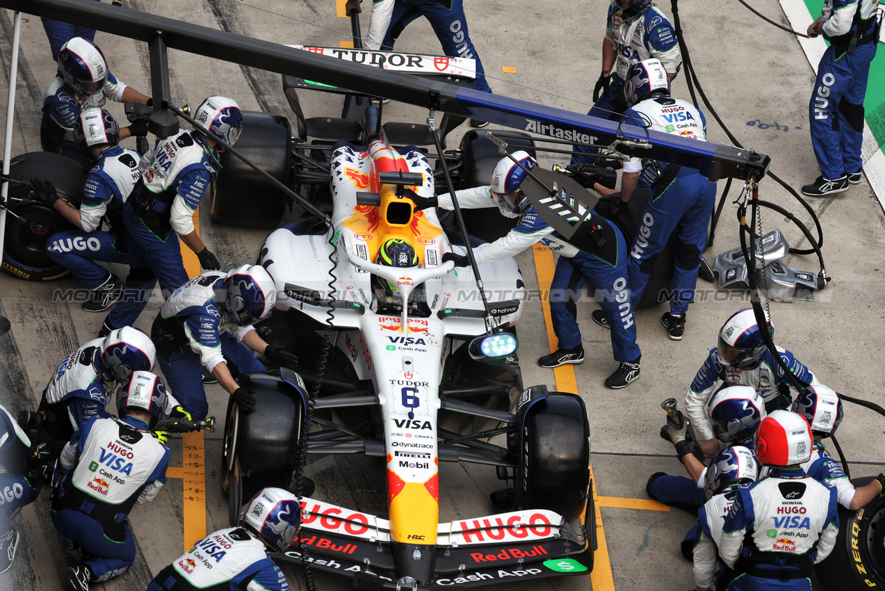 GP CINA, Isack Hadjar (FRA) Racing Bulls VCARB 02 makes a pit stop.

23.03.2025. Formula 1 World Championship, Rd 2, Chinese Grand Prix, Shanghai, China, Gara Day.

- www.xpbimages.com, EMail: requests@xpbimages.com © Copyright: Bearne / XPB Images