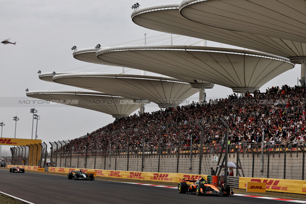 GP CINA, Lando Norris (GBR) McLaren MCL39.

23.03.2025. Formula 1 World Championship, Rd 2, Chinese Grand Prix, Shanghai, China, Gara Day.

- www.xpbimages.com, EMail: requests@xpbimages.com © Copyright: Moy / XPB Images