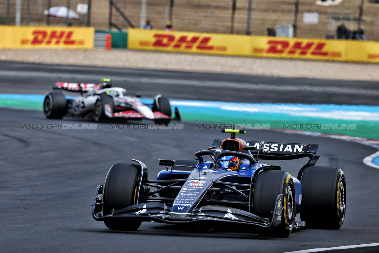 GP CINA, Carlos Sainz (ESP) Atlassian Williams Racing FW46.

23.03.2025. Formula 1 World Championship, Rd 2, Chinese Grand Prix, Shanghai, China, Gara Day.

- www.xpbimages.com, EMail: requests@xpbimages.com © Copyright: Batchelor / XPB Images