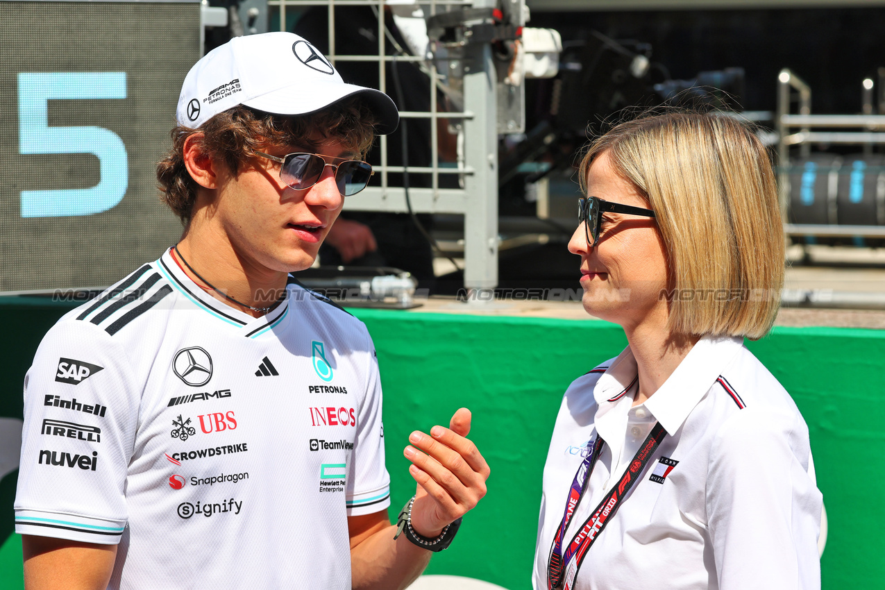 GP CINA, (L to R): Andrea Kimi Antonelli (ITA) Mercedes AMG F1 with Susie Wolff (GBR) F1 Academy Managing Director.

23.03.2025. Formula 1 World Championship, Rd 2, Chinese Grand Prix, Shanghai, China, Gara Day.

- www.xpbimages.com, EMail: requests@xpbimages.com © Copyright: Batchelor / XPB Images