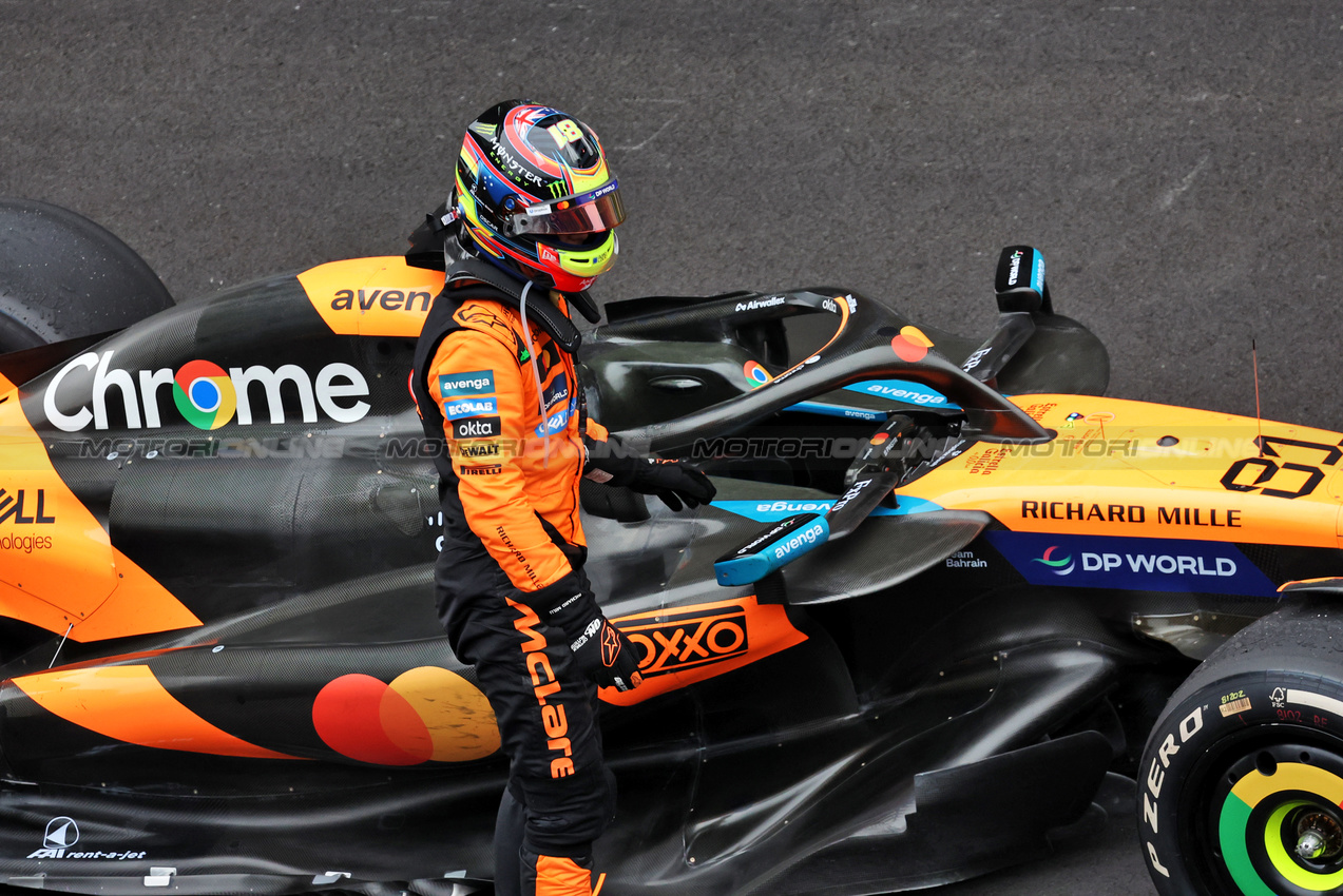 GP CINA, Gara winner Oscar Piastri (AUS) McLaren MCL39 in parc ferme.

23.03.2025. Formula 1 World Championship, Rd 2, Chinese Grand Prix, Shanghai, China, Gara Day.

- www.xpbimages.com, EMail: requests@xpbimages.com © Copyright: Bearne / XPB Images