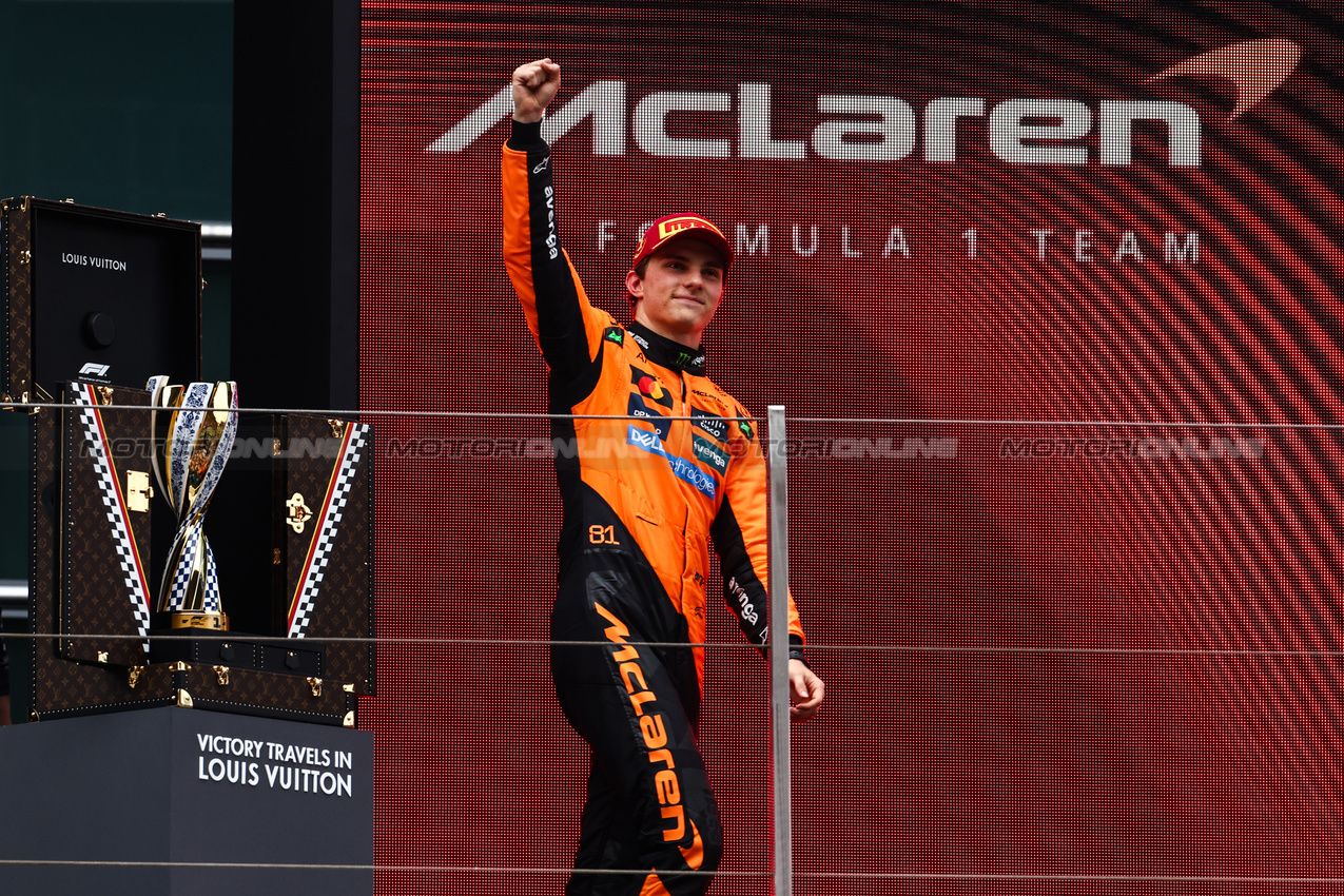 GP CINA, Oscar Piastri (AUS), McLaren 
23.03.2025. Formula 1 World Championship, Rd 2, Chinese Grand Prix, Shanghai, China, Gara Day.
- www.xpbimages.com, EMail: requests@xpbimages.com © Copyright: Charniaux / XPB Images