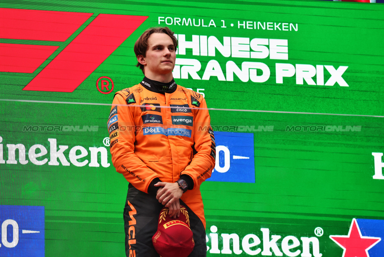 GP CINA, Gara winner Oscar Piastri (AUS) McLaren on the podium.

23.03.2025. Formula 1 World Championship, Rd 2, Chinese Grand Prix, Shanghai, China, Gara Day.

- www.xpbimages.com, EMail: requests@xpbimages.com © Copyright: Moy / XPB Images