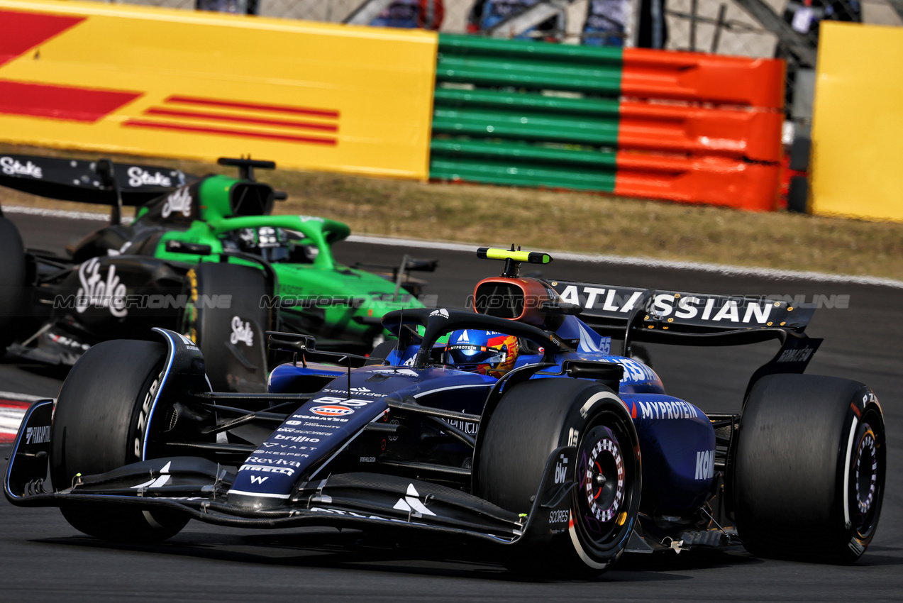GP CINA, Carlos Sainz (ESP) Atlassian Williams Racing FW46.

23.03.2025. Formula 1 World Championship, Rd 2, Chinese Grand Prix, Shanghai, China, Gara Day.

- www.xpbimages.com, EMail: requests@xpbimages.com © Copyright: Batchelor / XPB Images
