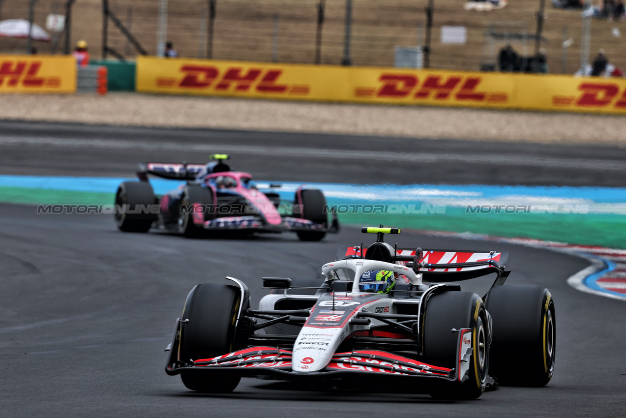 GP CINA, Oliver Bearman (GBR) Haas VF-25.

23.03.2025. Formula 1 World Championship, Rd 2, Chinese Grand Prix, Shanghai, China, Gara Day.

- www.xpbimages.com, EMail: requests@xpbimages.com © Copyright: Batchelor / XPB Images