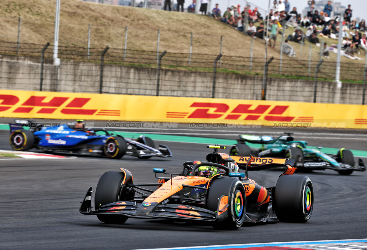 GP CINA, Lando Norris (GBR) McLaren MCL39.

23.03.2025. Formula 1 World Championship, Rd 2, Chinese Grand Prix, Shanghai, China, Gara Day.

- www.xpbimages.com, EMail: requests@xpbimages.com © Copyright: Batchelor / XPB Images