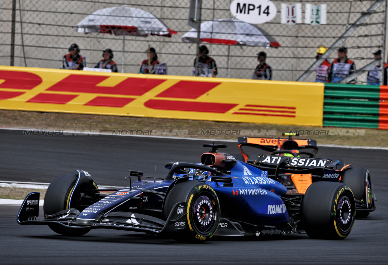 GP CINA, Alexander Albon (THA) Atlassian Williams Racing FW47.

23.03.2025. Formula 1 World Championship, Rd 2, Chinese Grand Prix, Shanghai, China, Gara Day.

- www.xpbimages.com, EMail: requests@xpbimages.com © Copyright: Batchelor / XPB Images