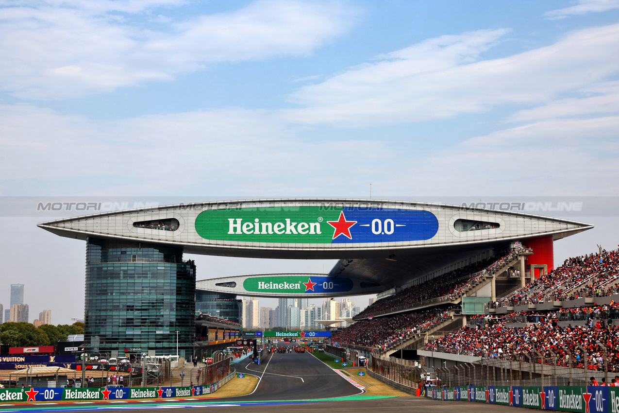 GP CINA, The grid before the partenza of the race.

23.03.2025. Formula 1 World Championship, Rd 2, Chinese Grand Prix, Shanghai, China, Gara Day.

- www.xpbimages.com, EMail: requests@xpbimages.com © Copyright: Batchelor / XPB Images