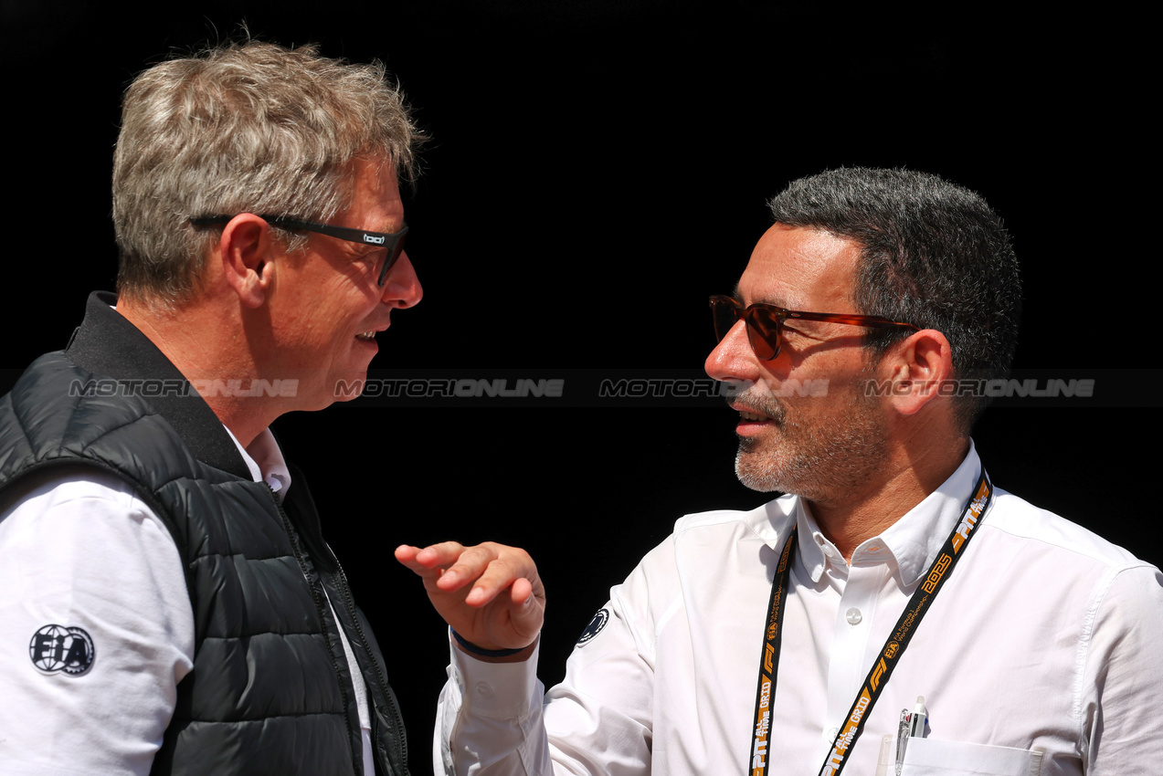 GP CINA, (L to R): Bernd Maylander (GER) FIA Safety Car Driver with Rui Marques (POR) FIA Gara Director.

23.03.2025. Formula 1 World Championship, Rd 2, Chinese Grand Prix, Shanghai, China, Gara Day.

- www.xpbimages.com, EMail: requests@xpbimages.com © Copyright: Moy / XPB Images